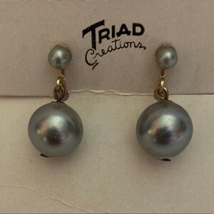 Vintage Earrings Excellent Condition Screw Backs Triad Faux Grey Pearls